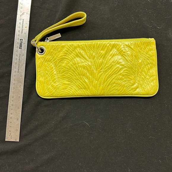 Clutch - Picture 1 of 4